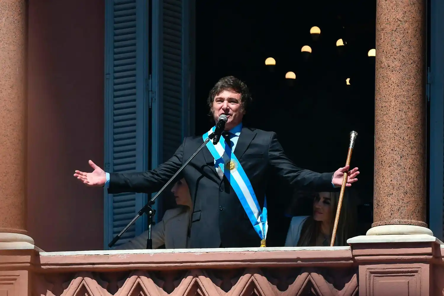 Milei presidente en el balcón