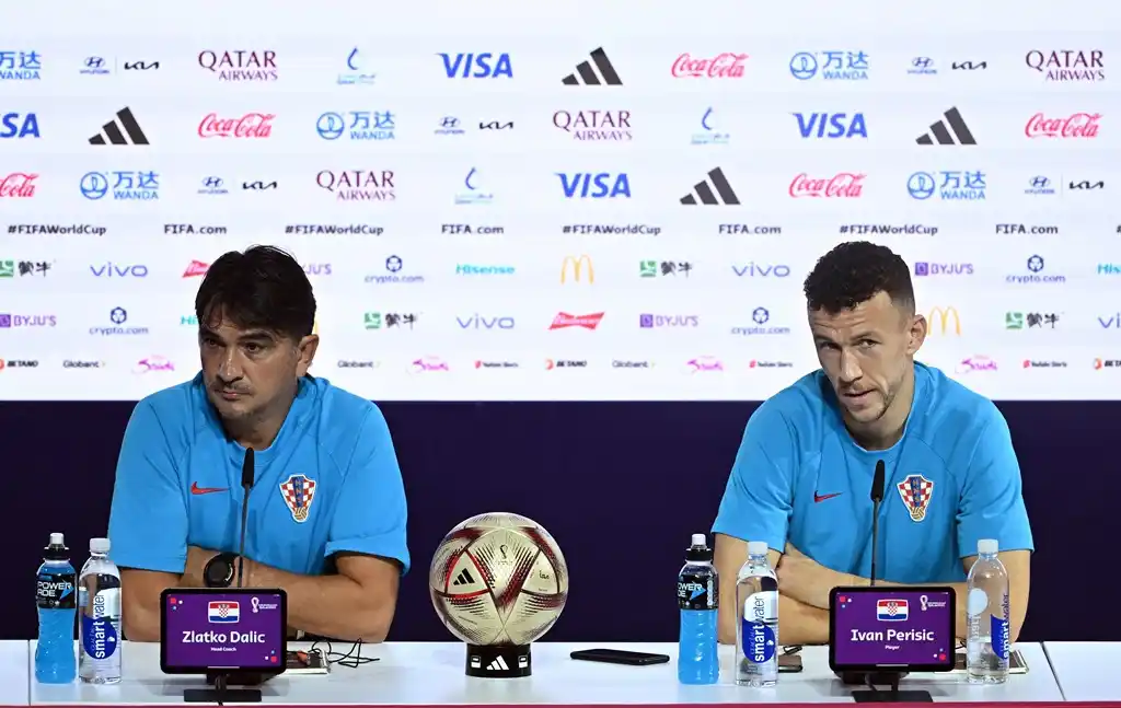 Dalic junto a Perisic en la conferencia de prensa.