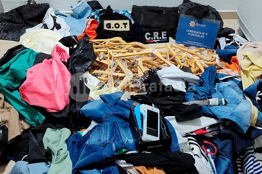 Sunchales: vaciaron un local de ropa y se llevaron hasta las perchas