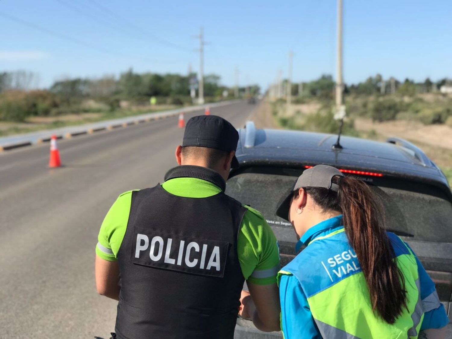 Multas más caras: cruzar en rojo o circular sin VTV puede costar hasta $181.800