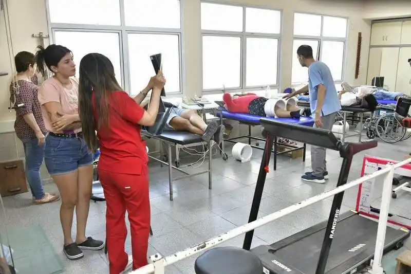 Charla informativa sobre accidente cerebrovascular