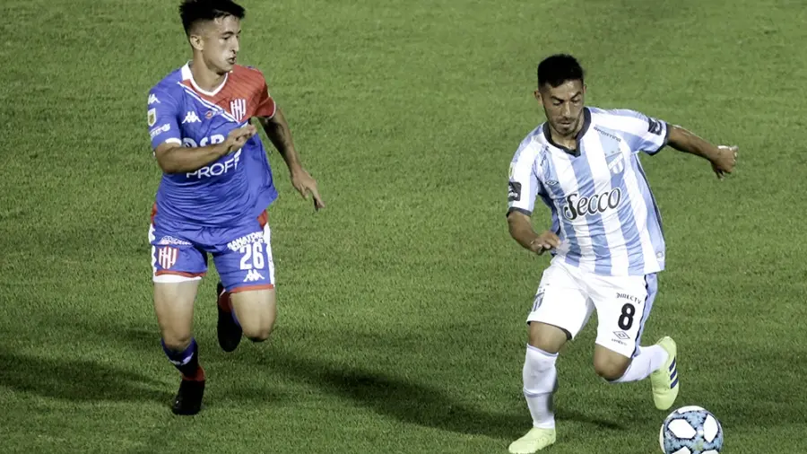 Unión goleó a Atlético Tucumán con un triplete de Juan Manuel García