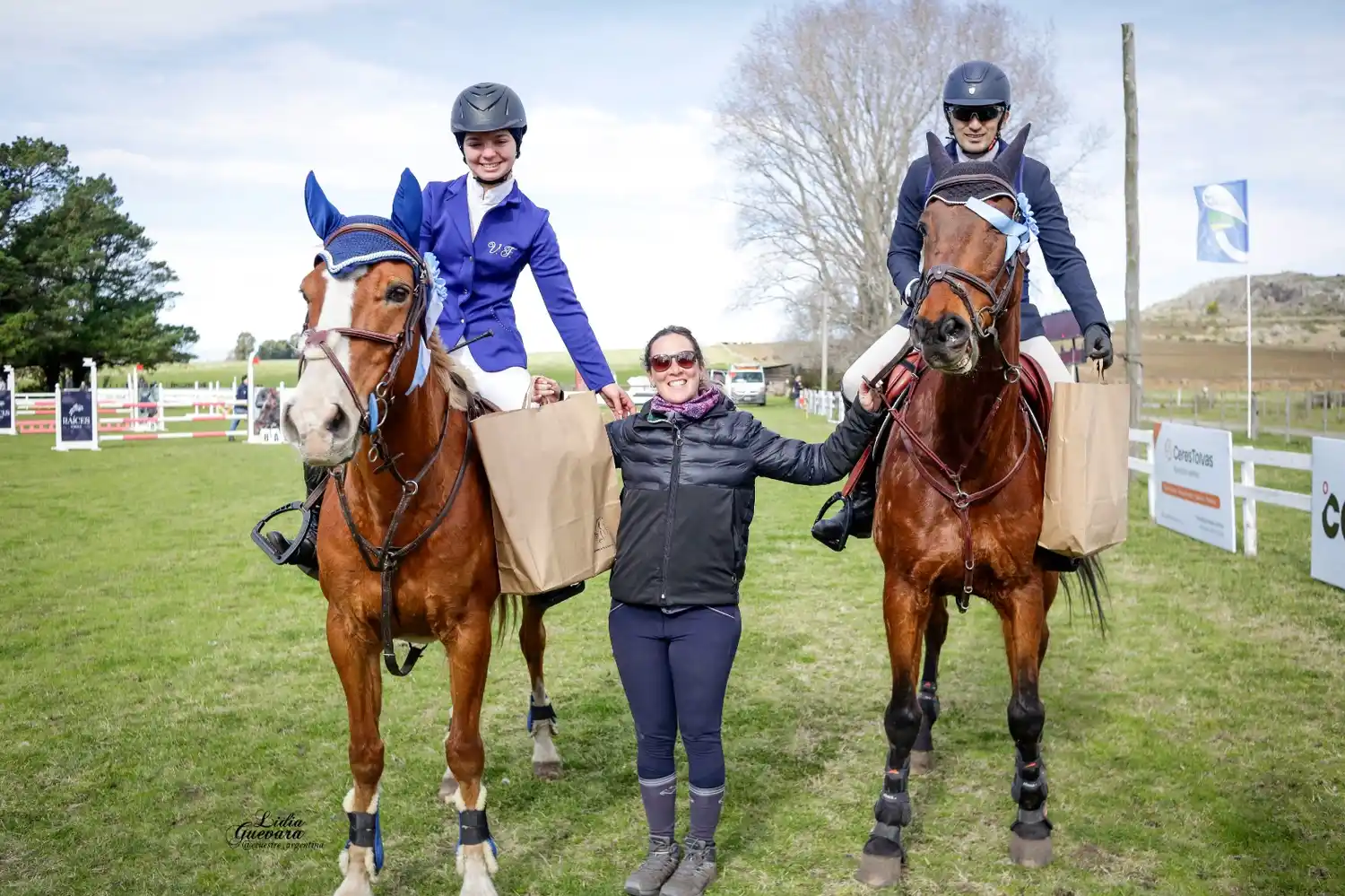 Lidia Guevara. Victoria Fernández y Nicolás Espejo recibiendo sus premios junto a la instructora Joana Lambert Cordero