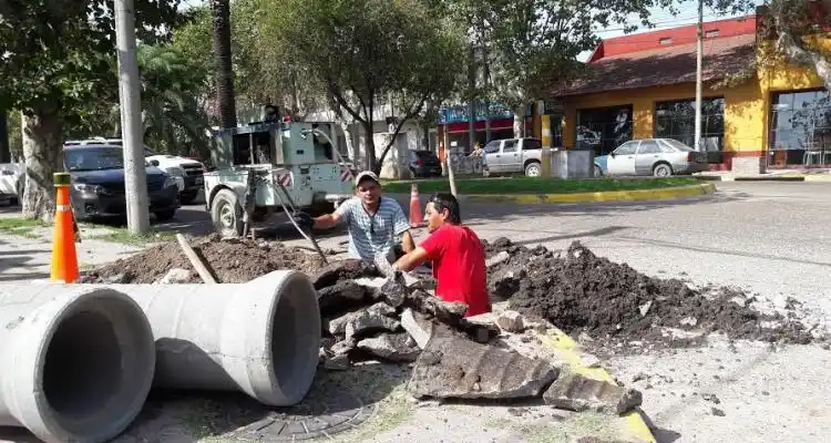 Cambio de alcantarillas en Avenida Boulevard Moreno