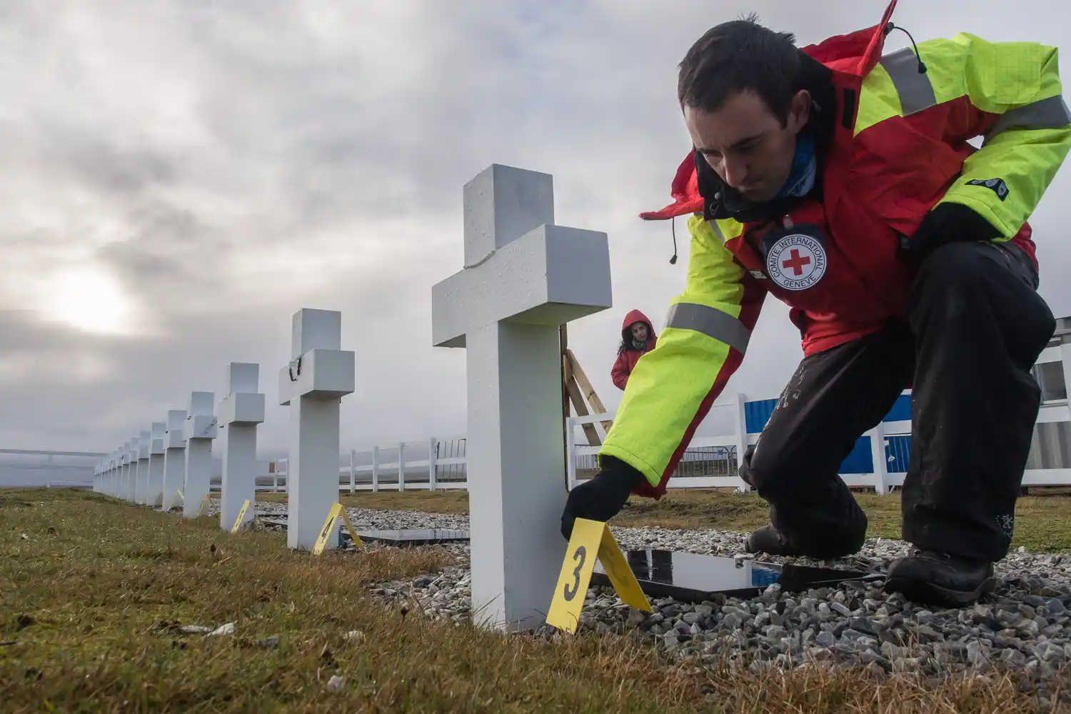 Misión en Malvinas: ya exhumaron los restos de 21 soldados enterrados como NN