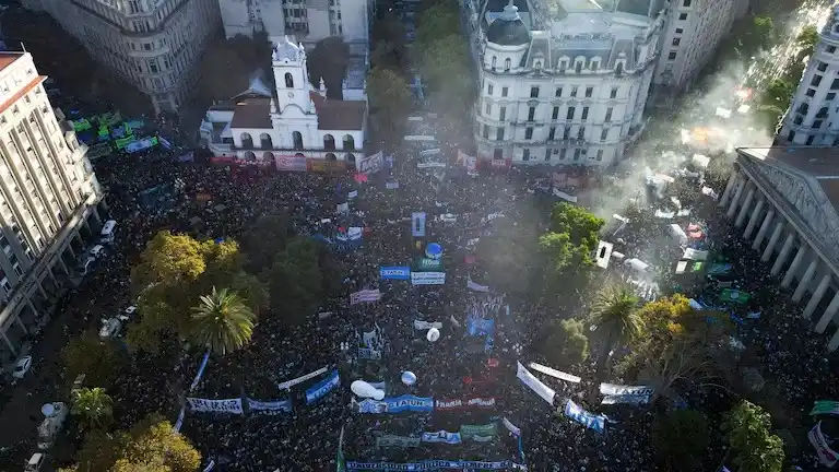 Masivo reclamo universitario contra el Gobierno: "Cumplan con la ley, no hipotequen el futuro"