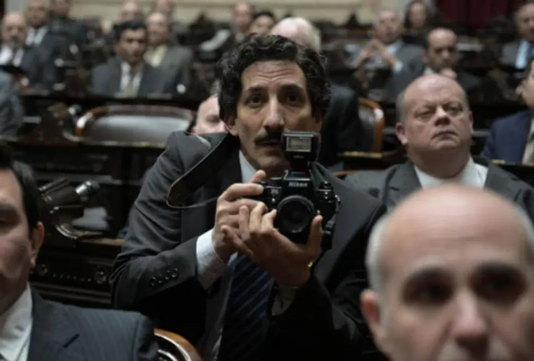 Olegario Salas, el fotógrafo de Menem que aparece en la serie y todo el mundo se pregunta si fue real