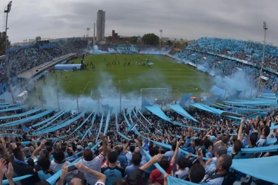 Por no pagar la cuota alimentaria de su hijo, le prohíben a un hincha de Belgrano entrar a la cancha