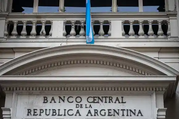 Los analistas proyectan que Javier Milei finalizará su mandato con una inflación anual del 10%