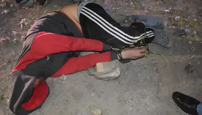 Ataron a un niño de 12 años de pies y manos y lo dejaron abandonado a la vera de una ruta