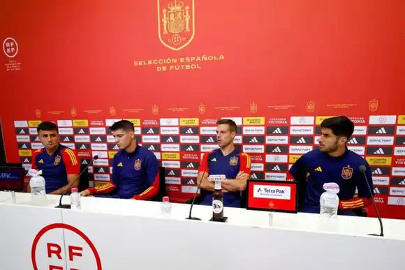 Los capitanes de la Selección de España apuntaron contra Rubiales