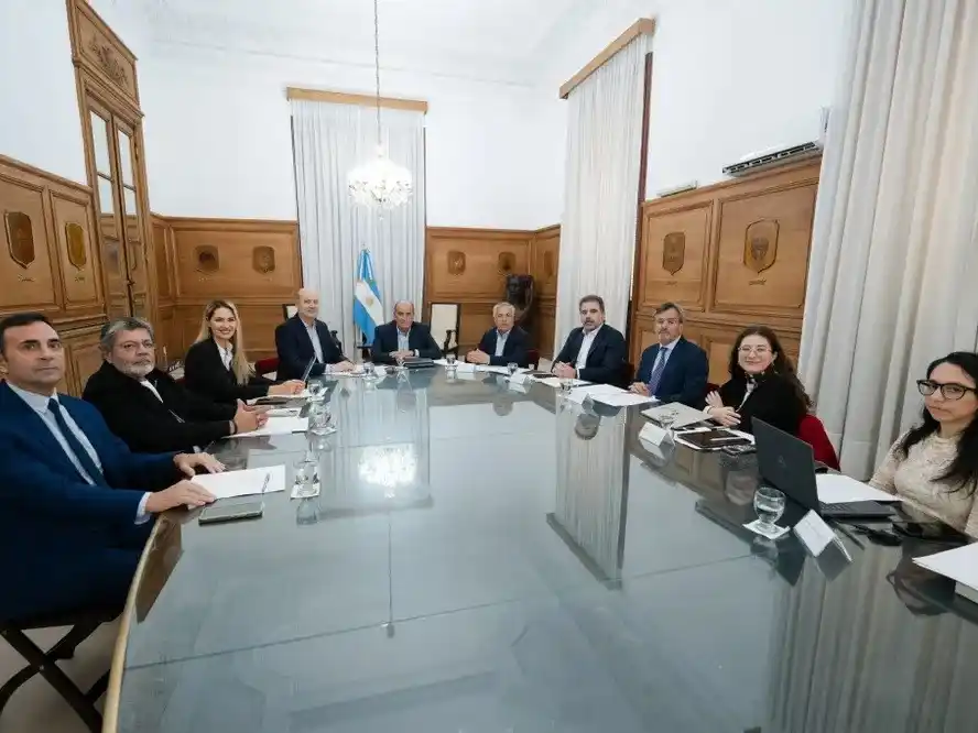El Consejo de Mayo mantuvo una extensa reunión.