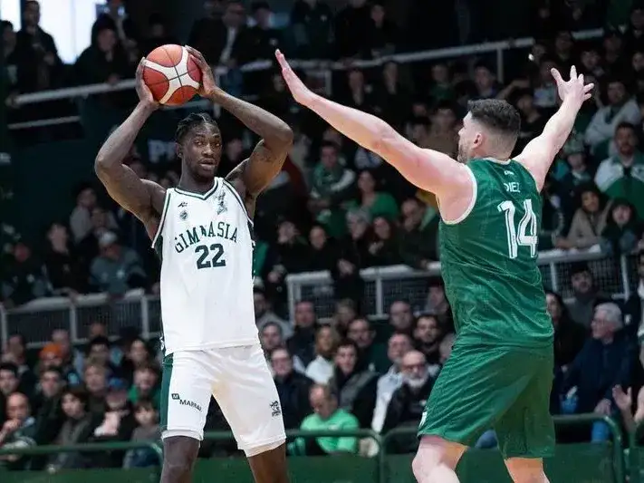 Atenas completó su plantel con
la llegada de Bryan Carabalí