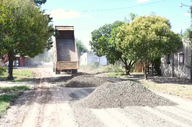 Comenzaron los trabajos de acondicionamiento de calles en el barrio La Pampita