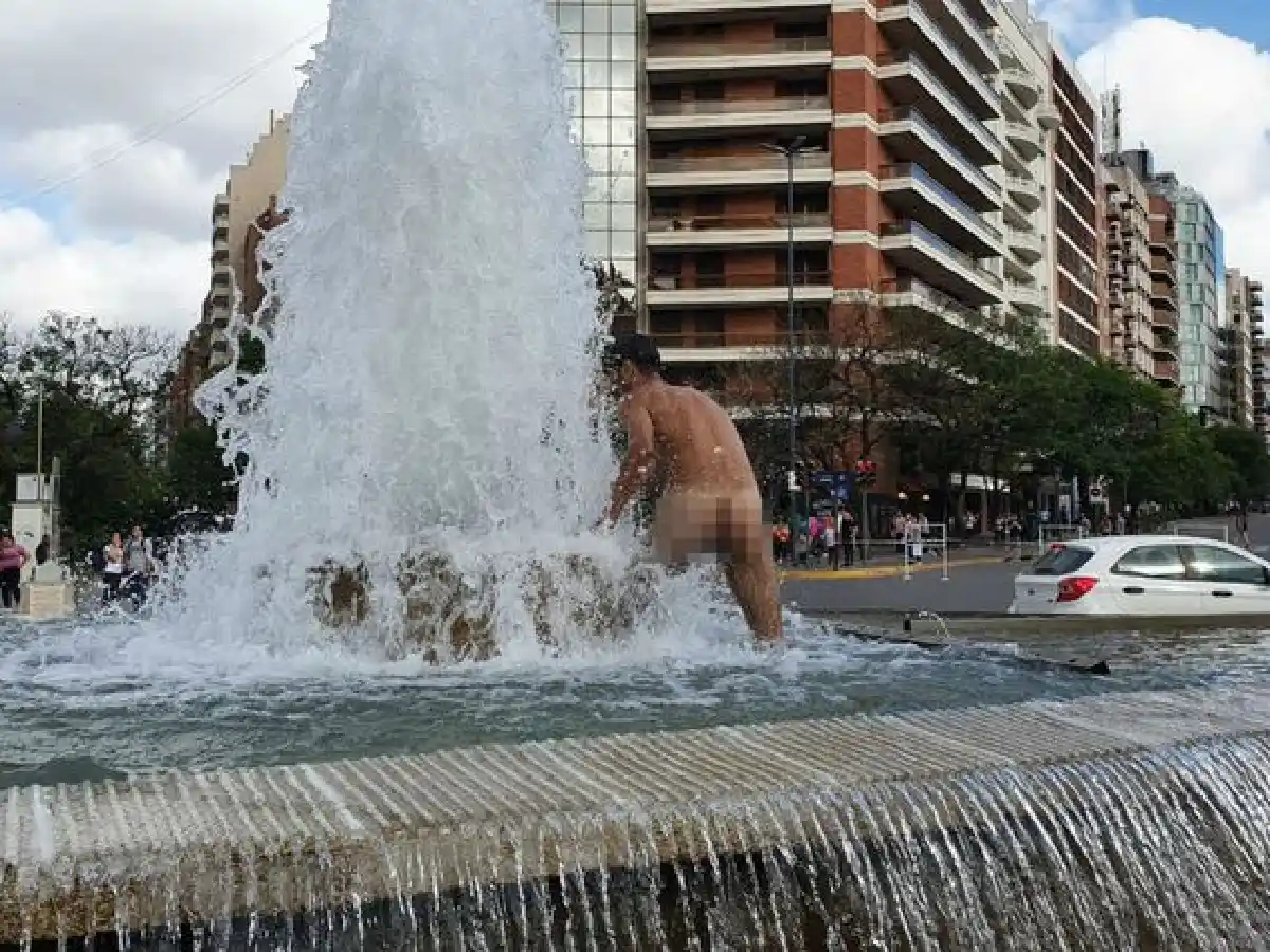 Detuvieron a un hombre desnudo en la Fuente del Perdón en Córdoba