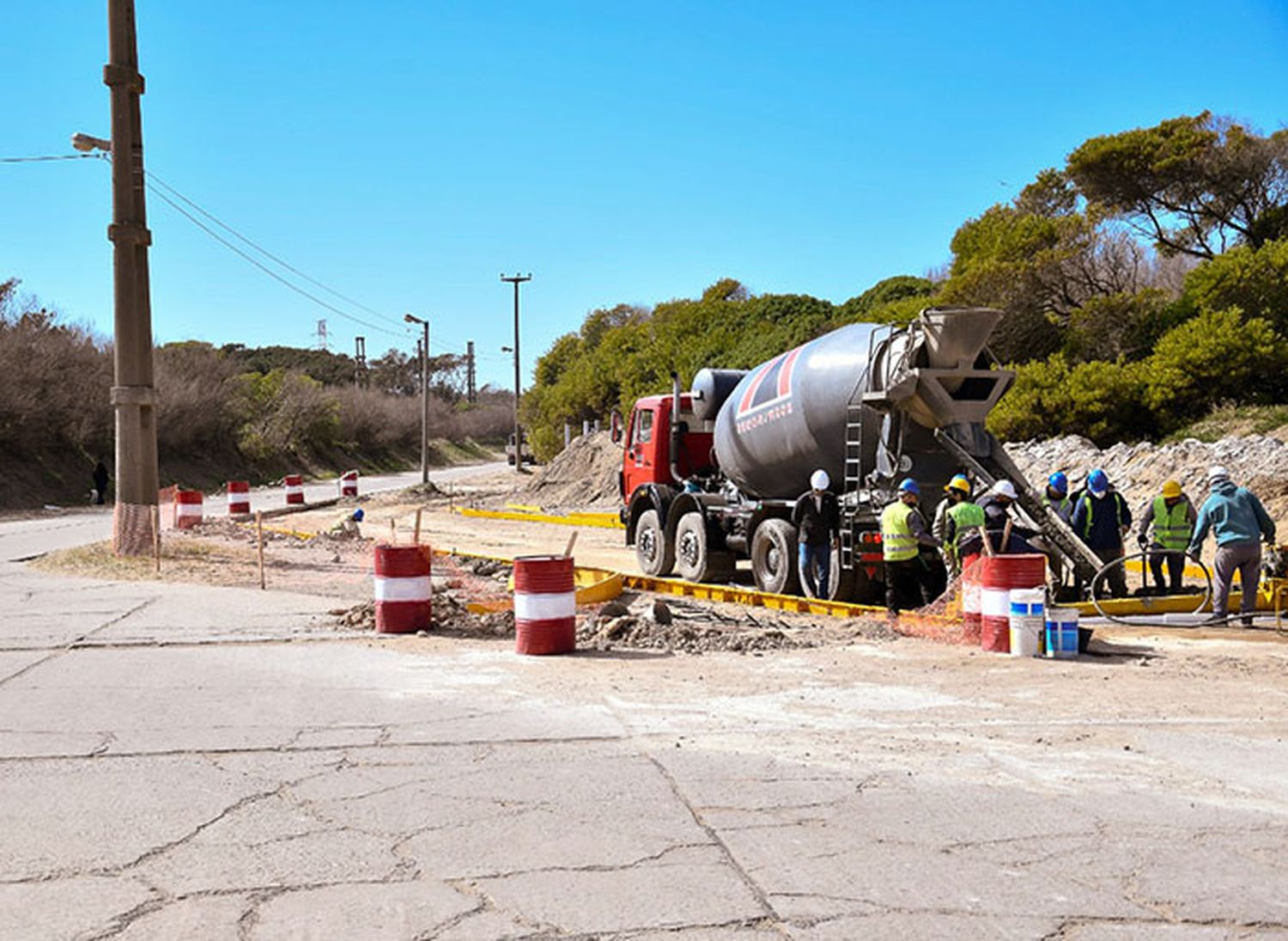 Obras en la avenida 2 y recambio de luces