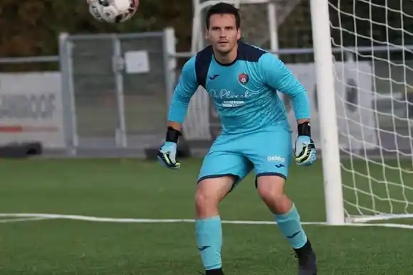 Murió un arquero de 25 años en Bélgica luego de atajar un penal: “Pasamos de la euforia a la tristeza en cuestión de segundos”