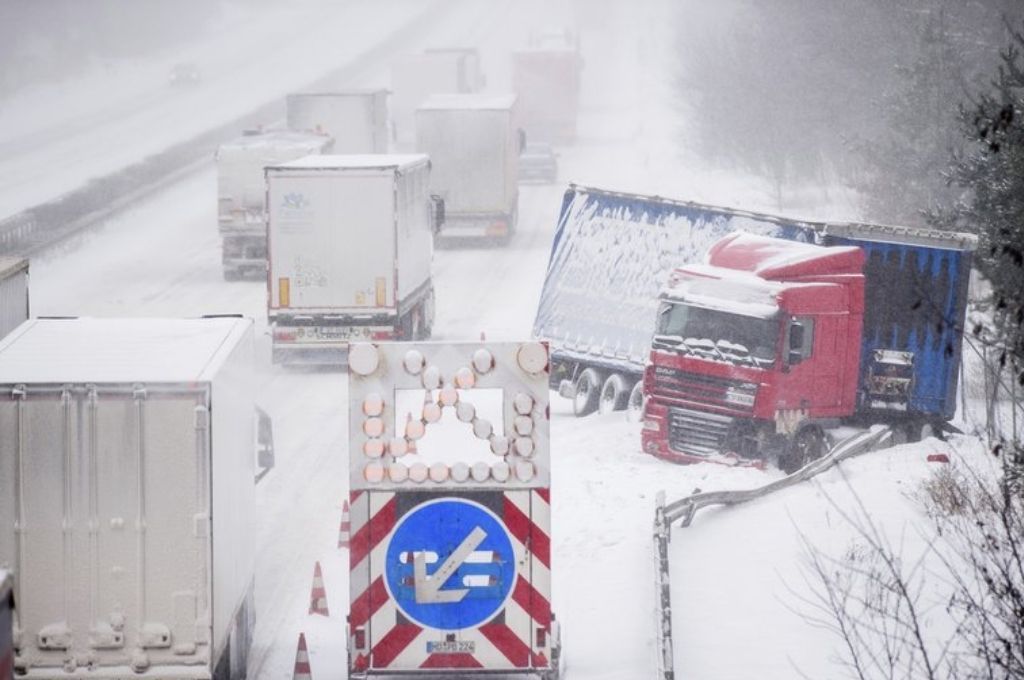 La nieve de la tormenta Darcy congela el tráfico en Europa