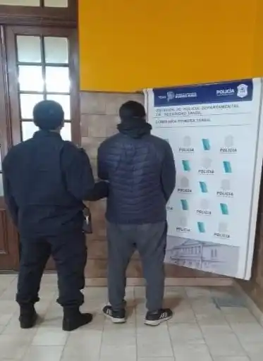 Detuvieron a un hombre por hurto y descubrieron que tenía un pedido de captura