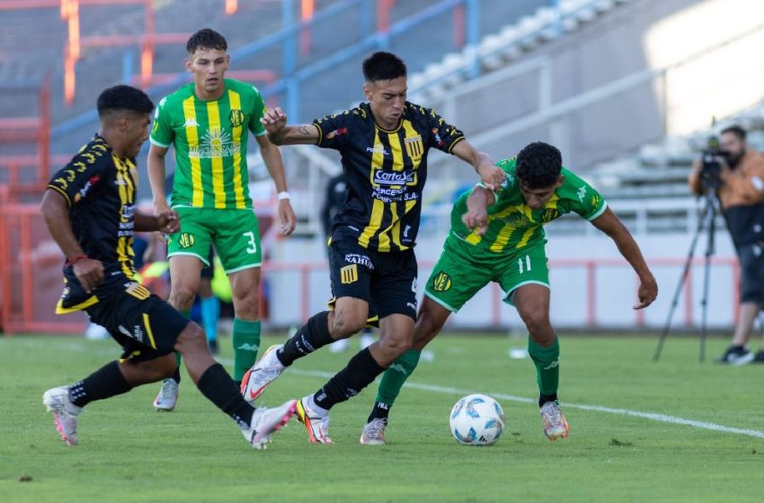 Aldosivi tuvo un duro partido ante Almirante Brown que terminó 0-0