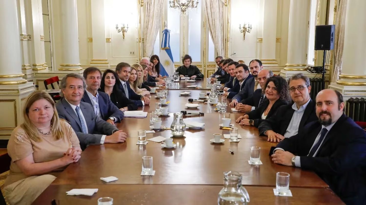 Milei pidió "acompañamiento" a diputados de LLA y dijo que volverá a enviar la ley Bases "por temas"