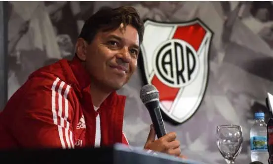 Gallardo confirmó la incorporación del colombiano Santos Borré y espera por el uruguayo De La Cruz