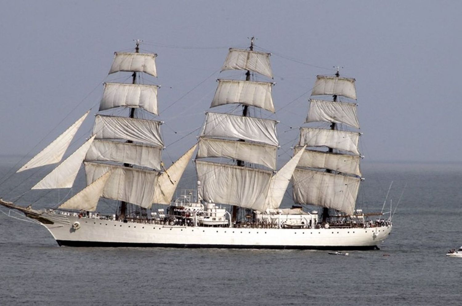 La Fragata Libertad llega a Mar del Plata y se queda hasta el domingo