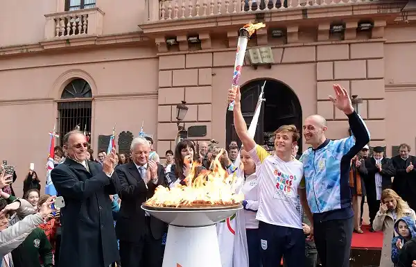La Antorcha Olímpica de la Juventud pasó por Concepción del Uruguay