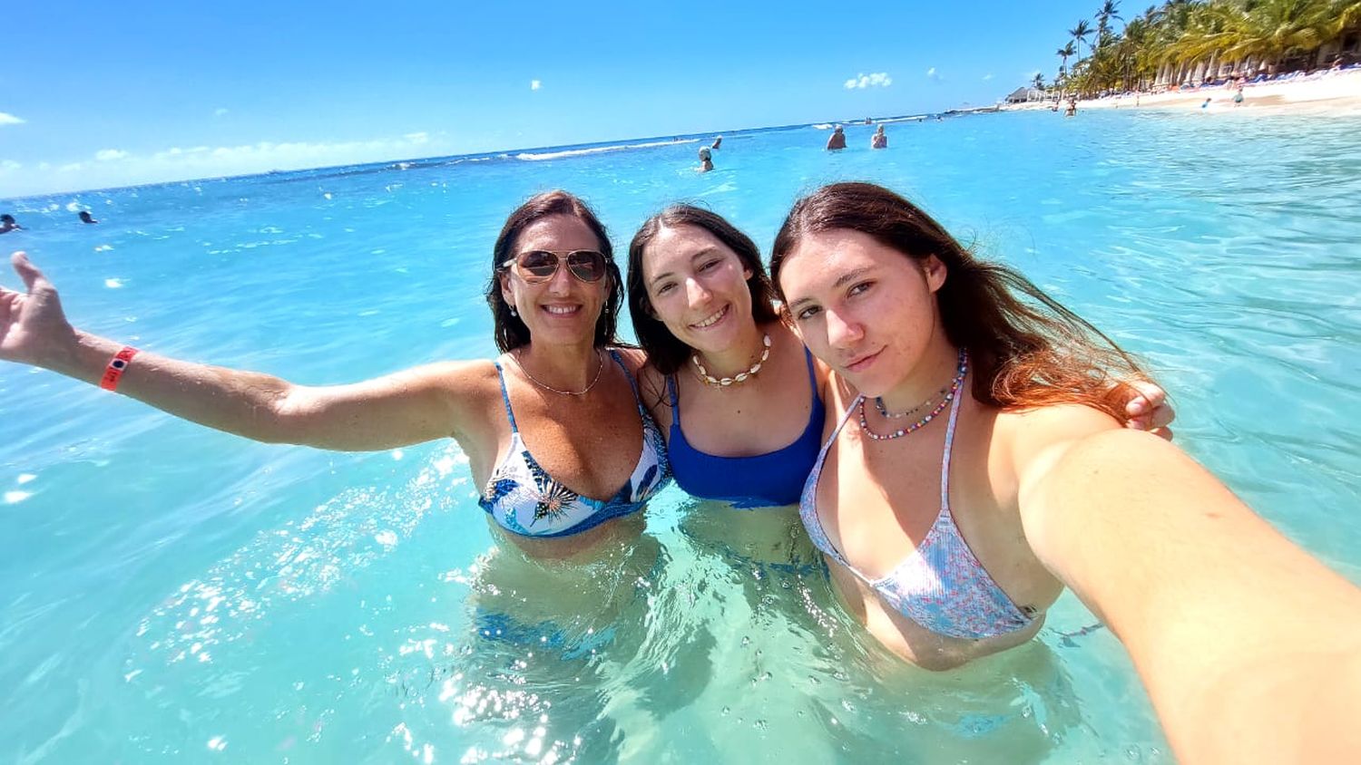 Playa Bayahibe. Sofia, Rocio y yo