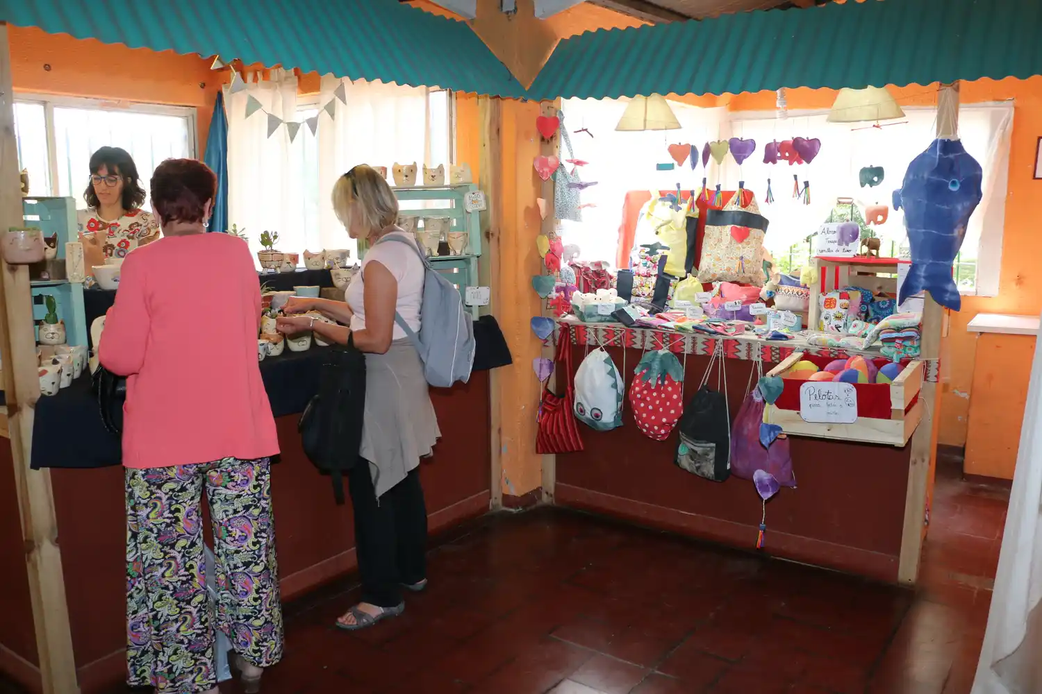  Con espacio renovado, el Mercado Artesanal  del Dique se prepara para Semana Santa