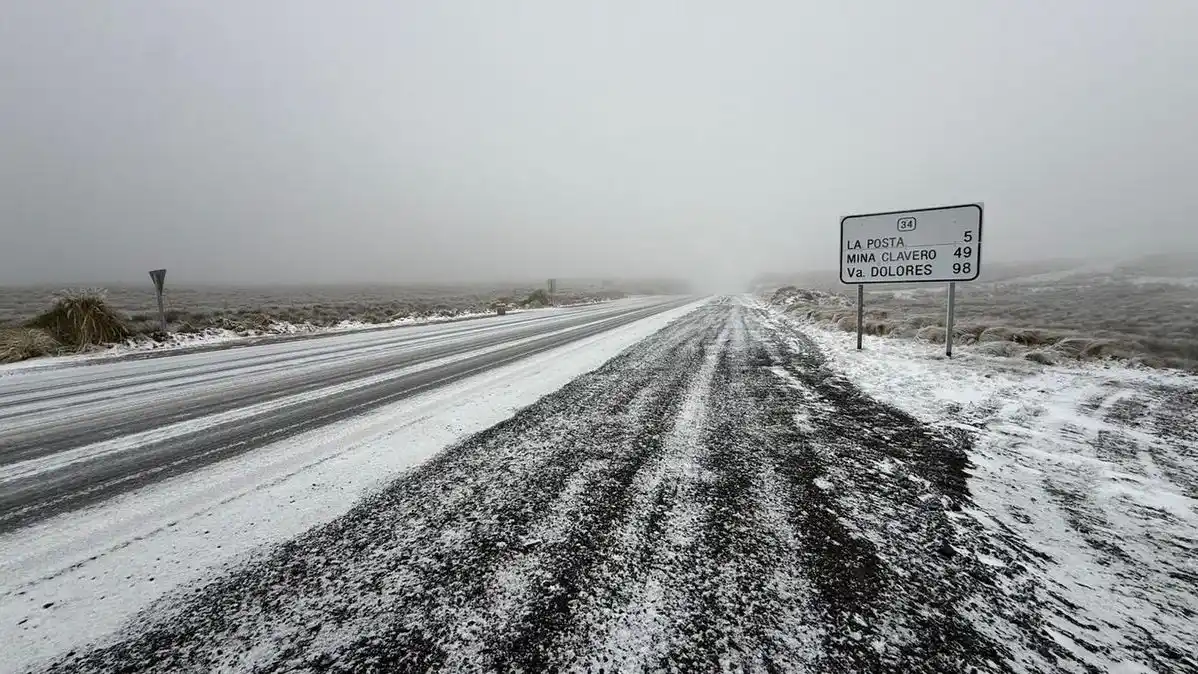 Nevó en el camino de las Altas Cumbres. (Foto: Cadena 3)