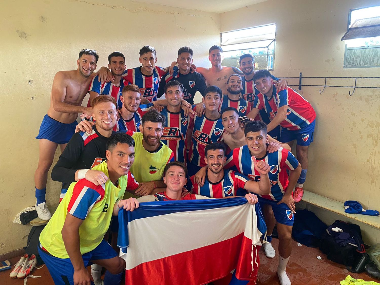 La alegría Tricolor. En el partido pasado se le había escapado la clasificación en la última pelota de la tarde y en este lo liquidó con tres goles en 30 minutos.