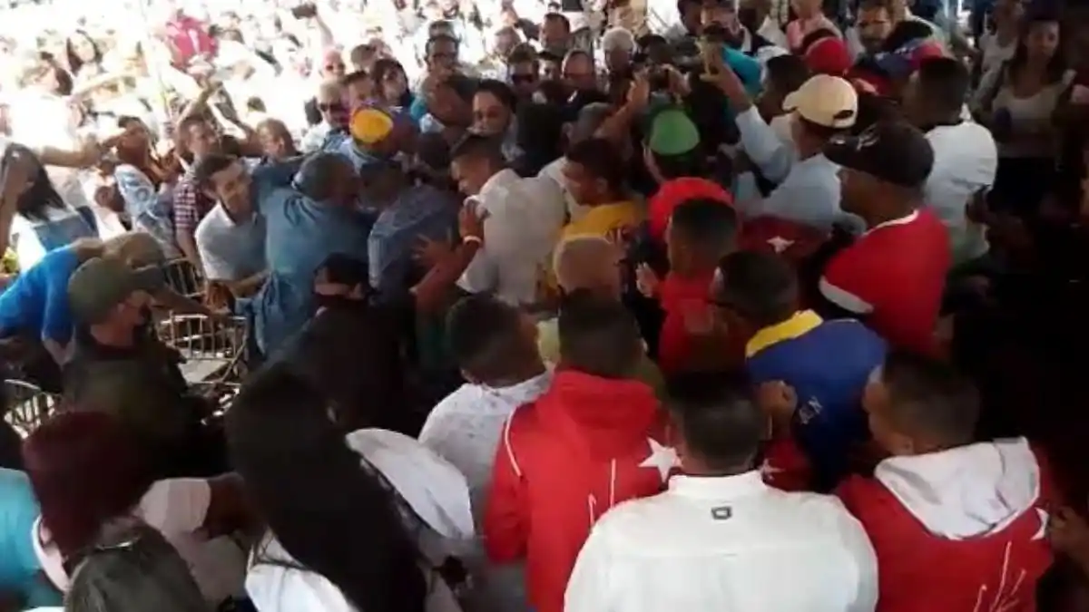 Conato de tángana en visita de María Corina a Cantaura (+Video)