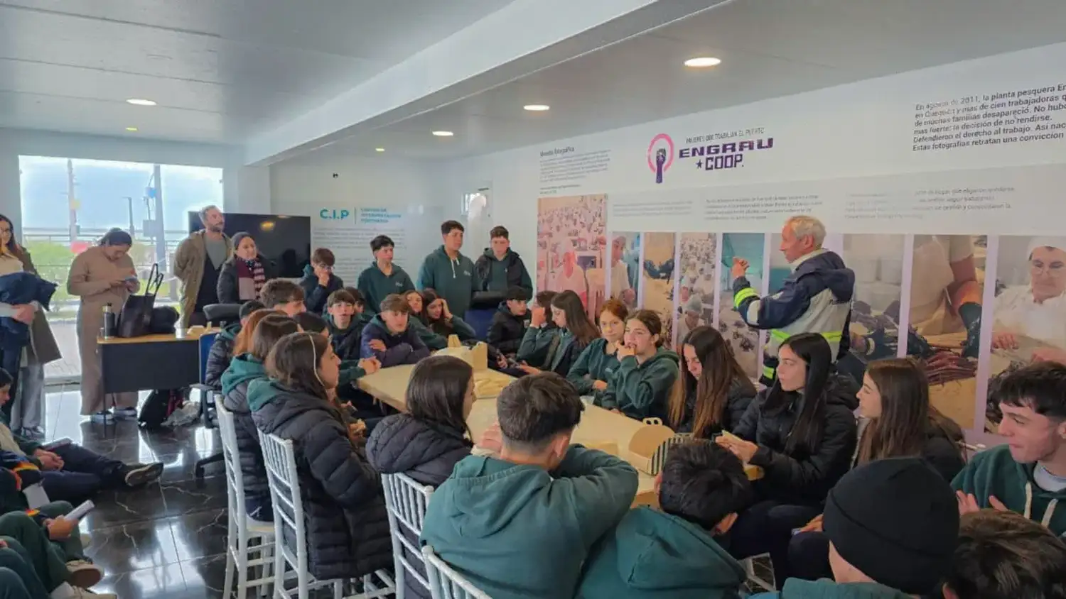 Visita alumnos de Balcarce al CIP