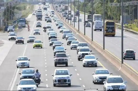 Por la ruta 2, circulan casi 1900 vehículos por hora hacia la costa