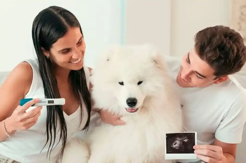 Julián Álvarez junto a Emilia Ferrero