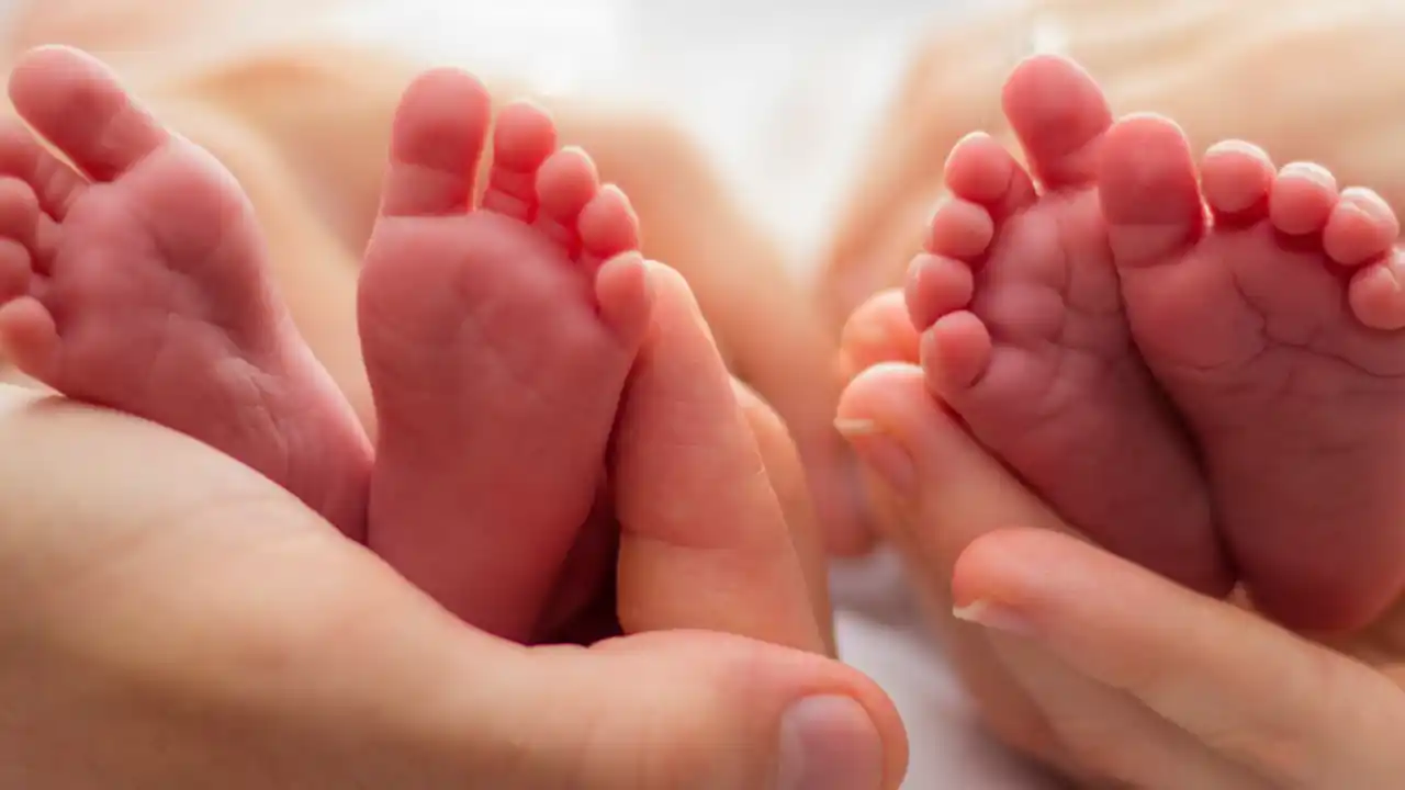 Un caso extraordinario de trigemelas idénticas sorprendió a Trelew en Navidad