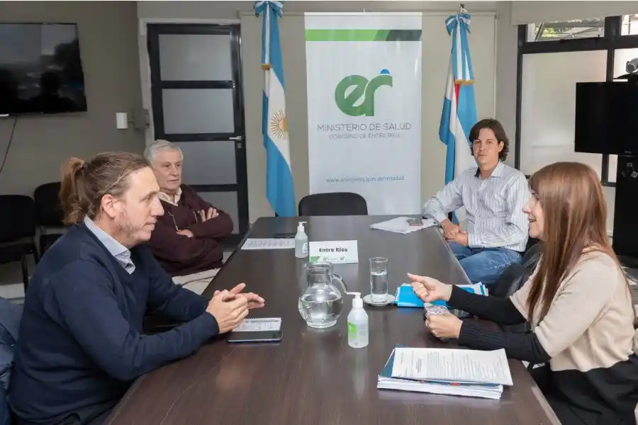 El director del Hospital Centenario se reunió con la Ministra de Salud provincial
