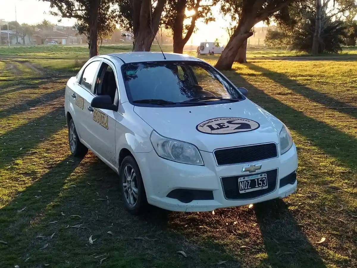 ¿Querés saber cómo es una clase de manejo? Así se enseña a conducir en la Escuela LES