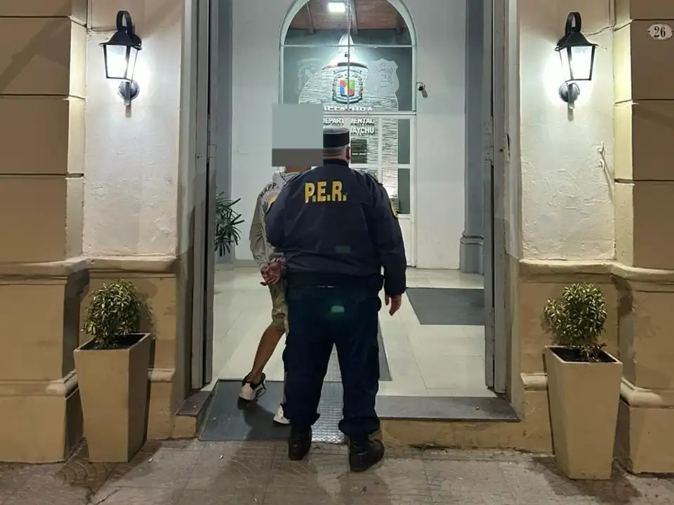 Un control de alcoholemia en Costanera Sur terminó con un detenido tras un violento incidente