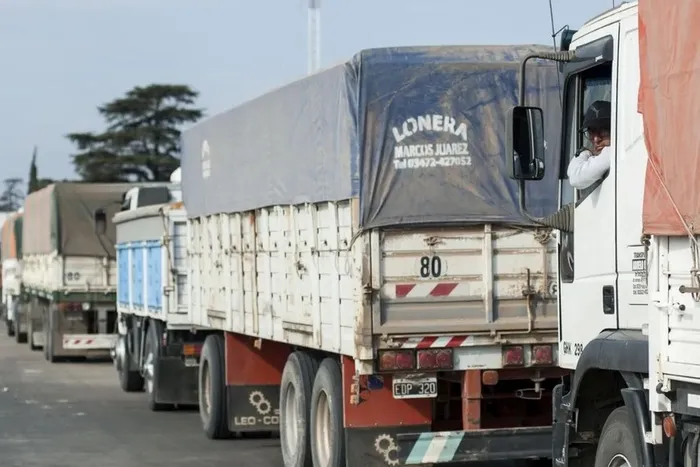 Ingresaron 4,9 Mt de granos a los puertos del Gran Rosario, el tercer volumen más alto en la historia