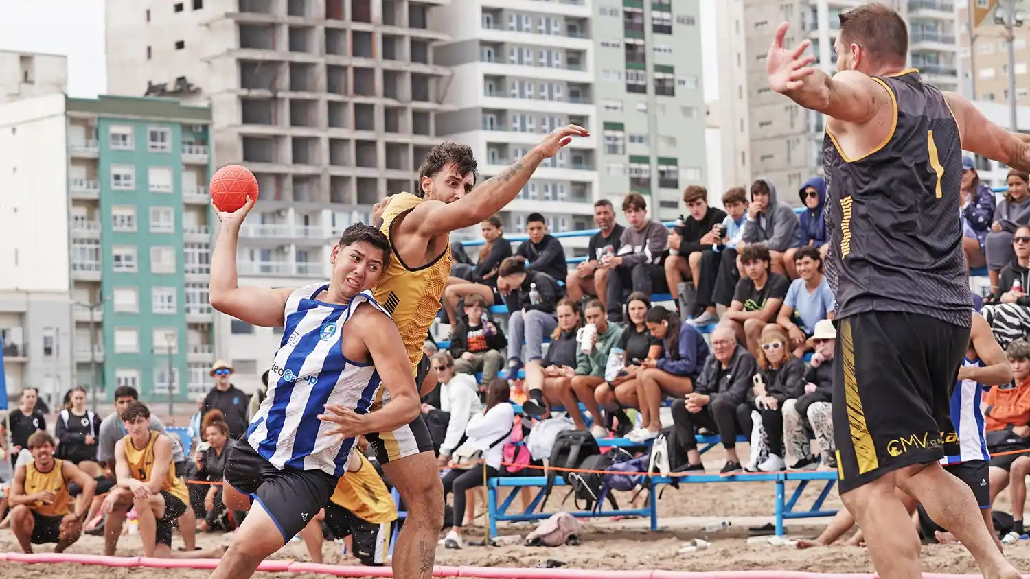 Buena cantidad de espectadores durante la primera jornada de actividad