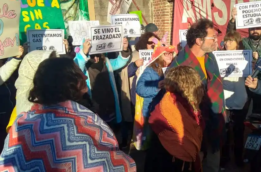 Amsafe denuncia que hay 40 escuelas sin gas: juntan cursos para combatir el frío