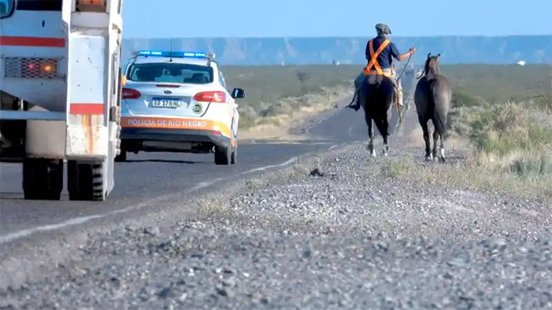 Maestro se jubiló y a caballo regresa de Neuquén a su pueblo natal en Entre Ríos
