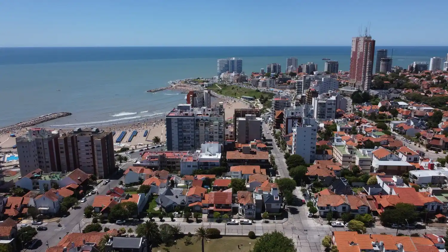 Tercera ola en los principales destinos turísticos: Cuál es la situación de Mar del Plata, Gesell y Pinamar