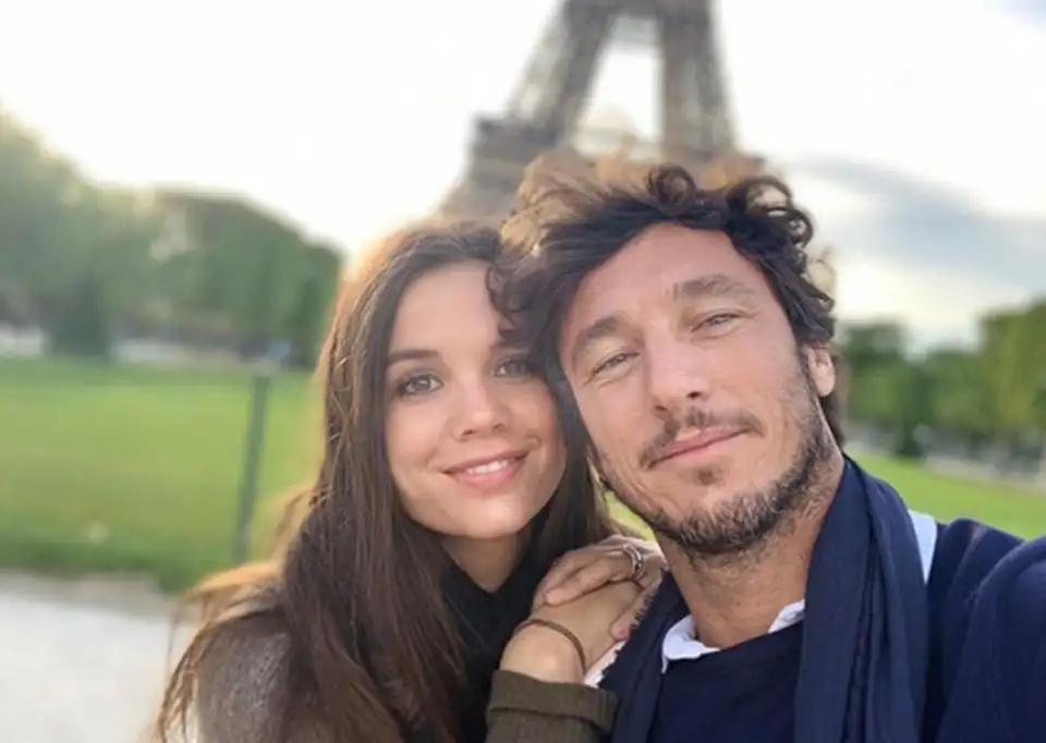 El tandilense Juan Mónaco se comprometió con su novia, Diana Arnopoulos