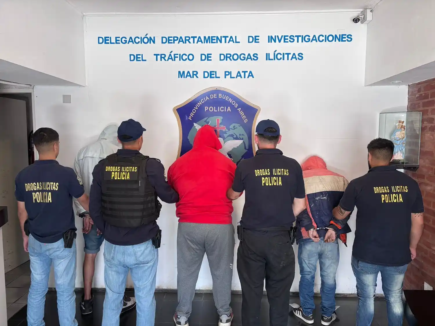 Desbaratan un punto de venta de droga en Mar del Plata y detienen a un expolicía