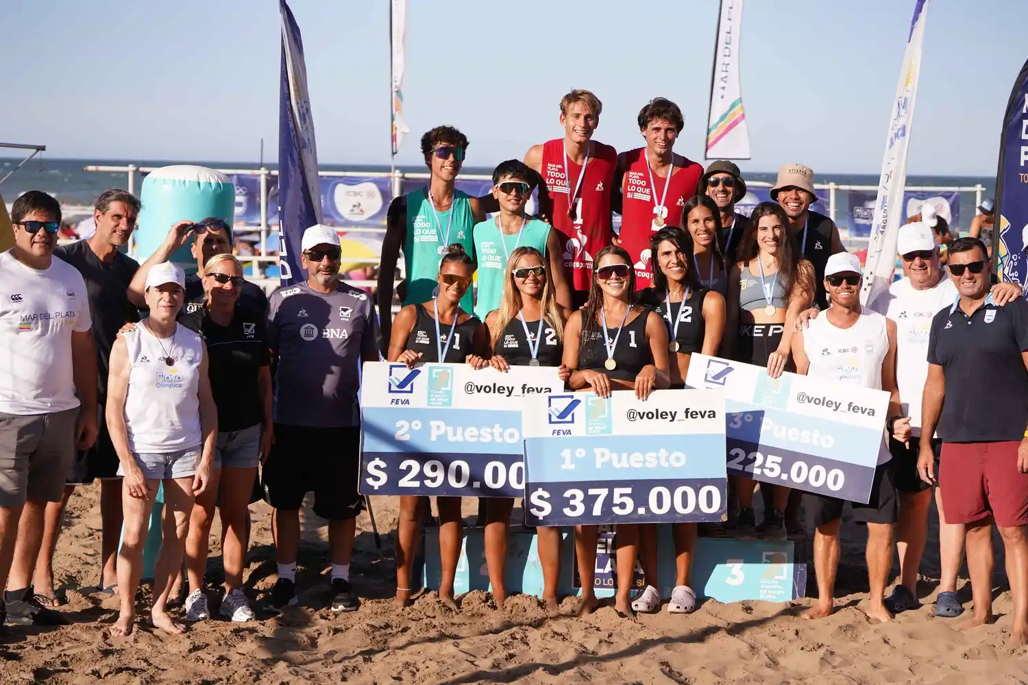 Los integrantes de los podios en la rama masculina y femenina con mucha presencia marplatense.