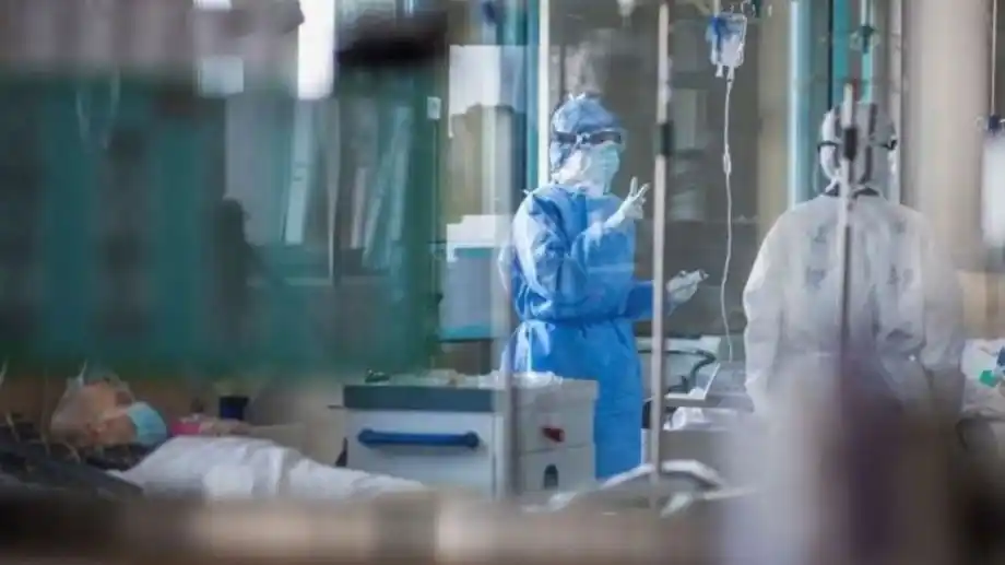 Tsunami: La segunda ola de coronavirus ya duplicó el pico de la primera
