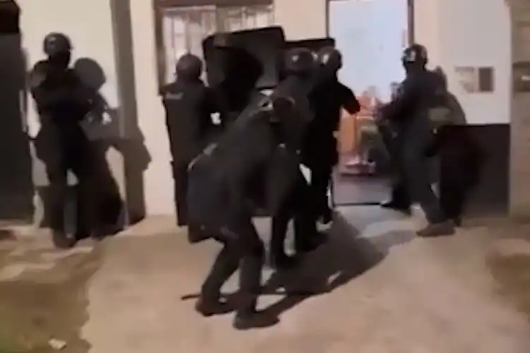  Desmantelan una banda narco en Hurlingham: 12 detenidos y secuestro de drogas, armas y dinero